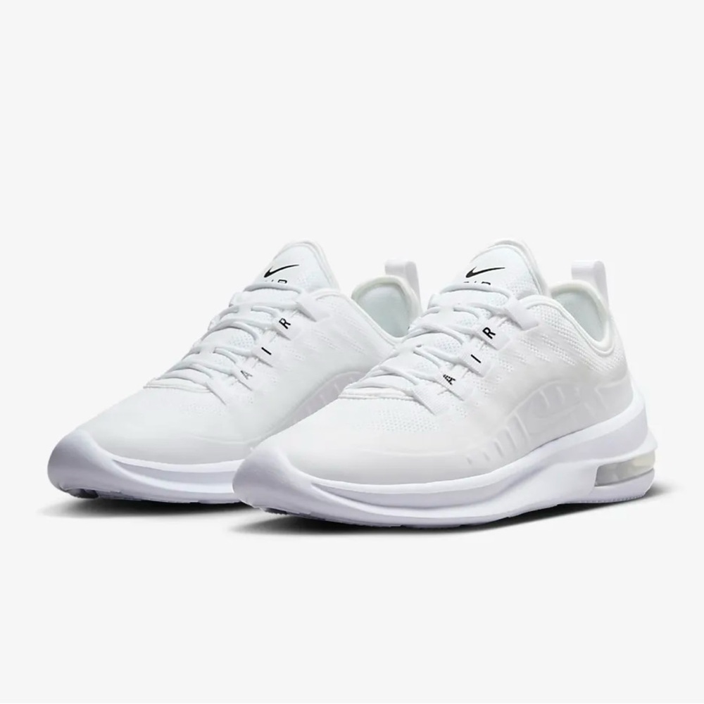 Nike Air Max Axis Size 9 Women’s